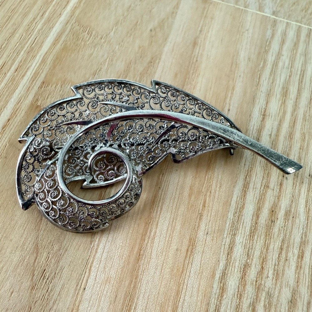 Vintage Germany 925 Sterling silver filigree curling leaf pin brooch